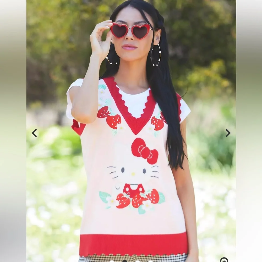 NWOT Sanrio Hello Kitty Strawberry Floral
Women's Vest - BoxLunch Exclusive - Picture 4 of 12
